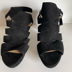 Naturalizer heels suede black size 7 women.